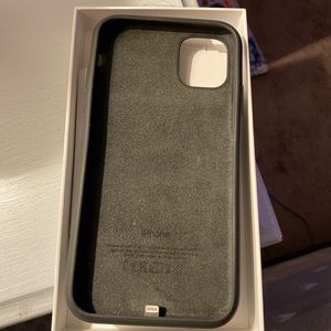 iPhone 11 Apple charging case